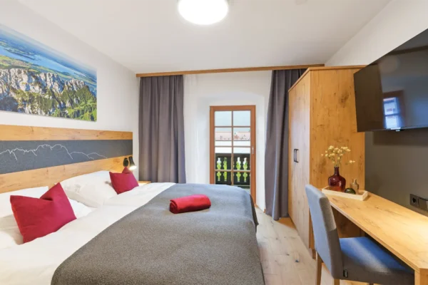 Doppelzimmer Dusche/WC, TV und Balkon mit Bergblick (15 qm)