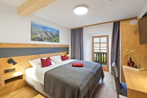 Doppelzimmer Dusche/WC, TV und Balkon mit Bergblick (15 qm)