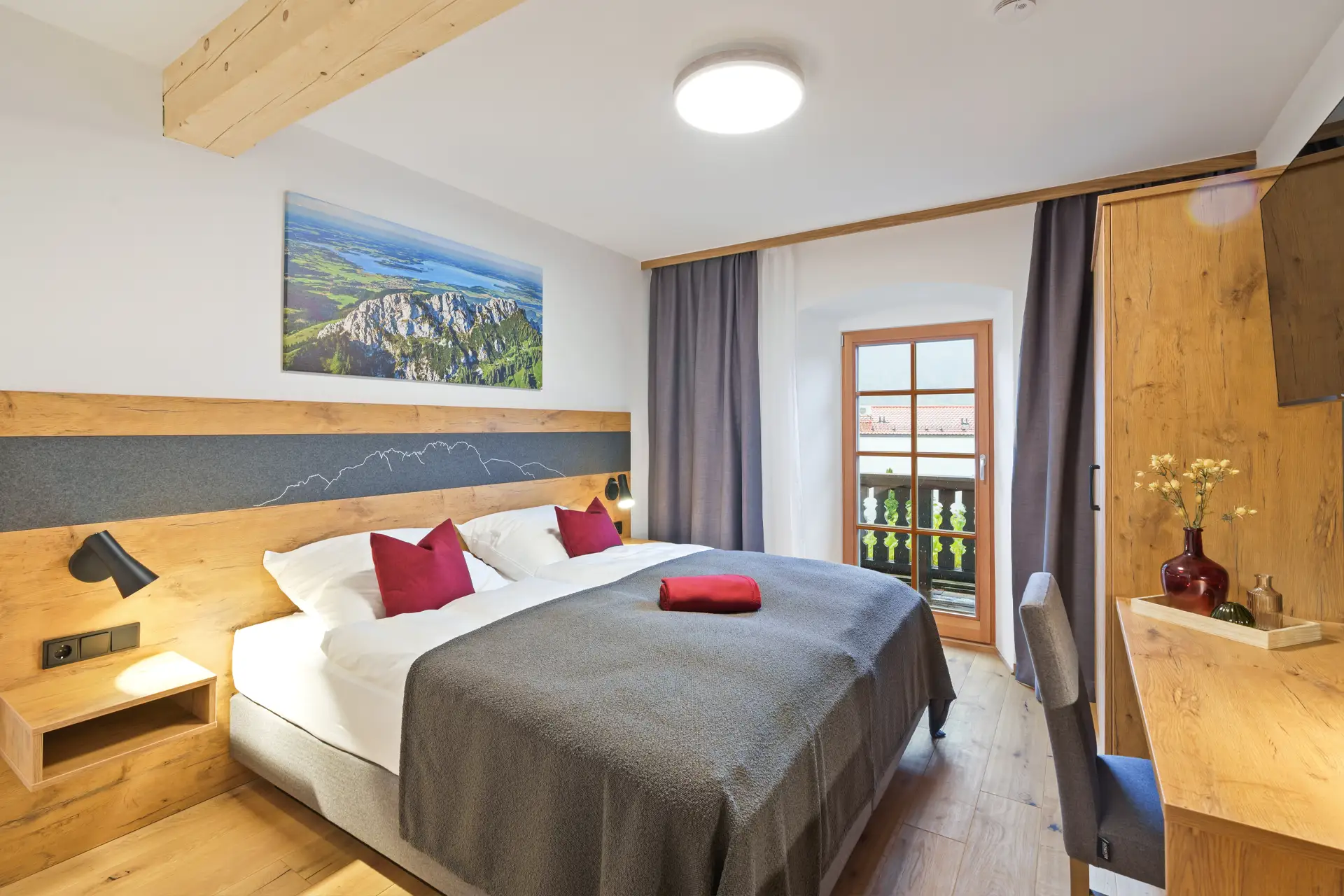 Doppelzimmer Dusche/WC, TV und Balkon mit Bergblick (15 qm)